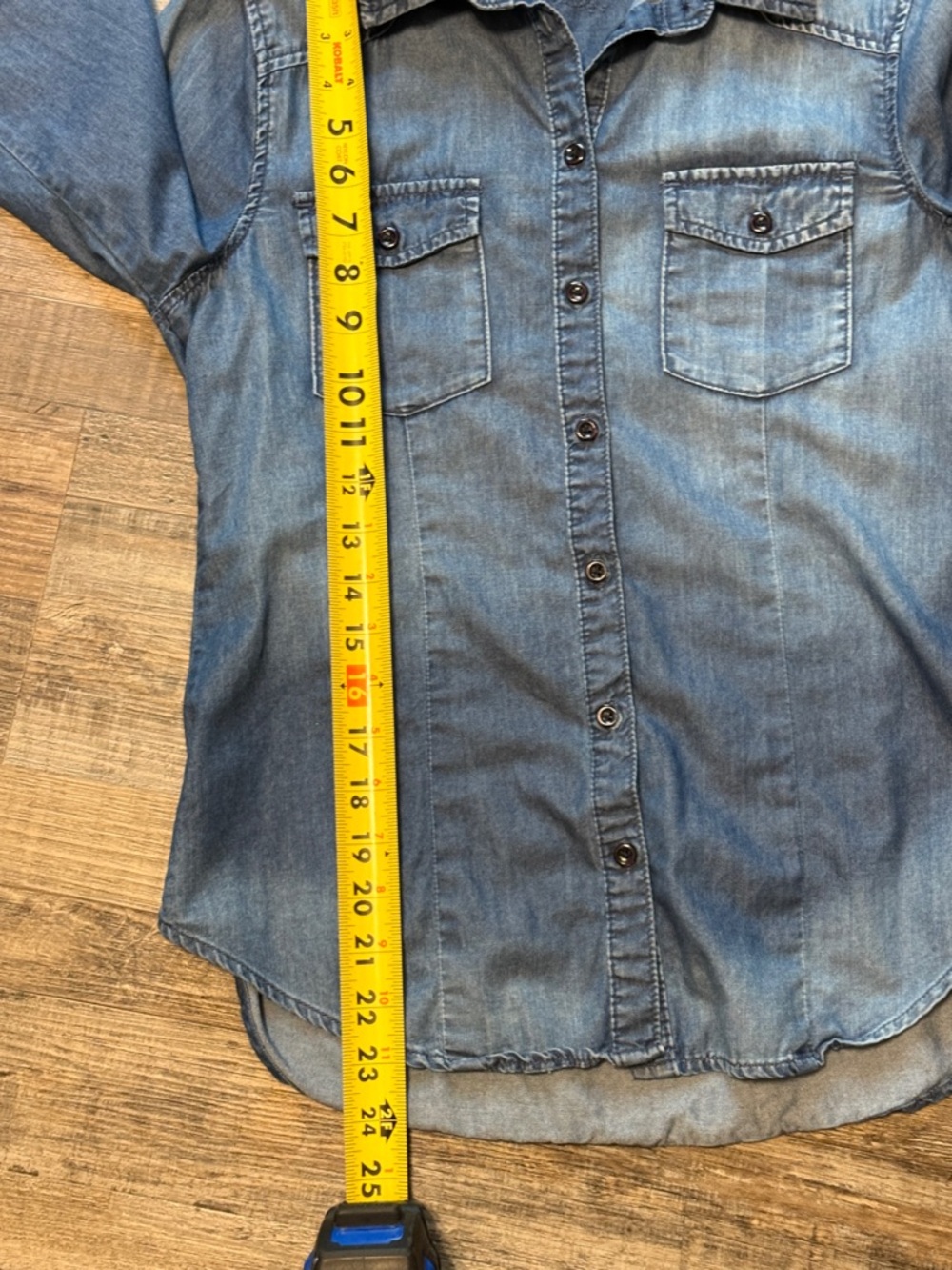 Kut from the Kloth denim shirt women’s size S - Picture 4 of 4